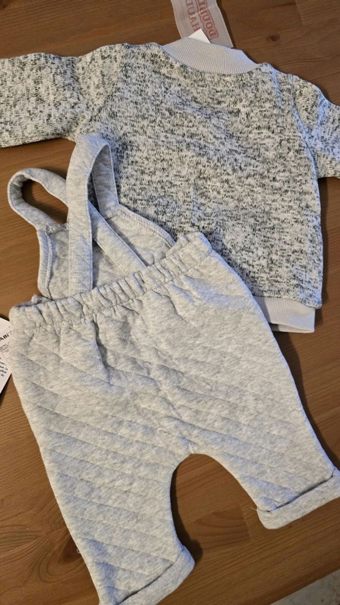 (NEUFS non portés) 🏷🏷SUPERBE ensemble sweat zippé et chaud et salopette matelassée 3mois Garçon 💙🥰 - photo numéro 3