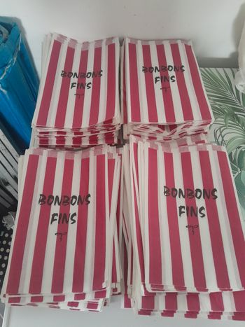 Lot de 836 sacs en papier