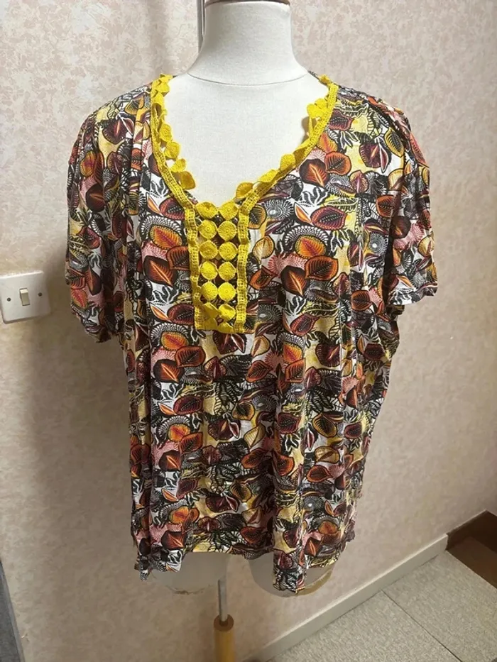 Blouse taille 58-60 marque bleu bonheur