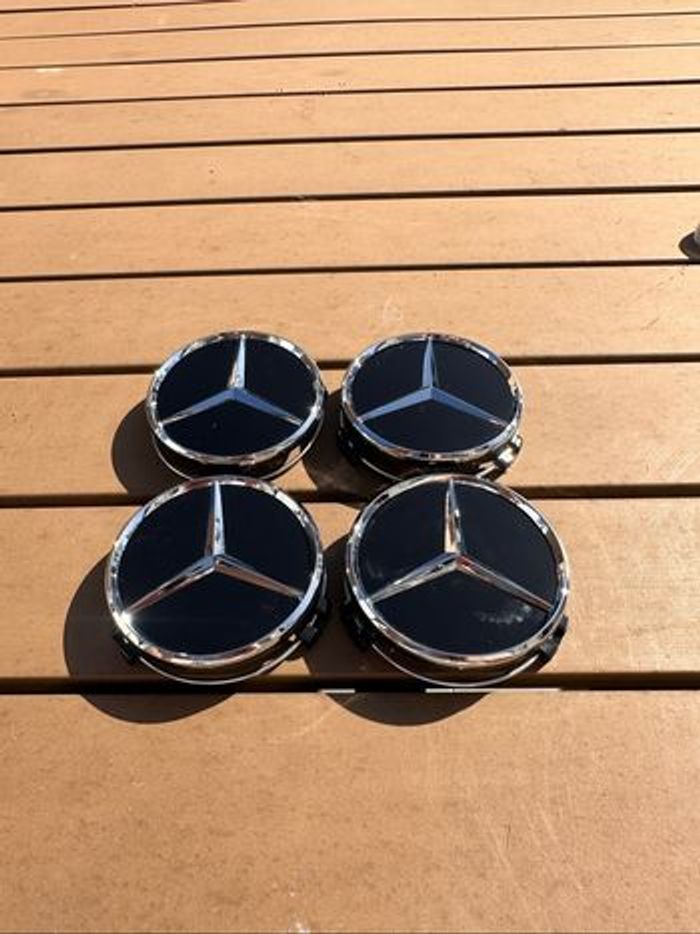 4 Centres de roues Mercedes neuf - photo numéro 2