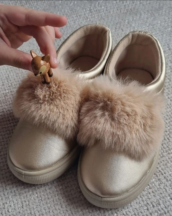 Mocassins dorés fausse fourrure pointure 31 - photo numéro 5