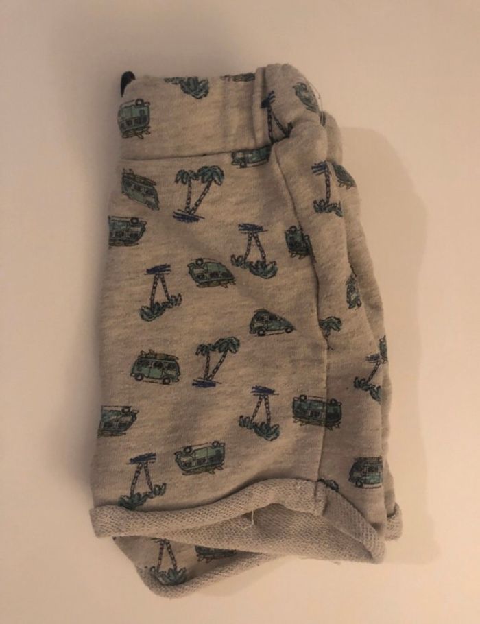 Short garçon - 2 ans/24 mois - photo numéro 3