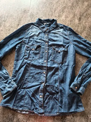 Chemise taille 38 Bershka