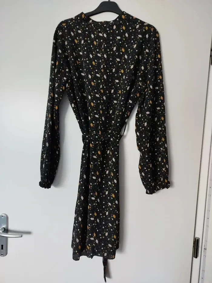 Robe fleuris avec ceinture T 40 - photo numéro 2