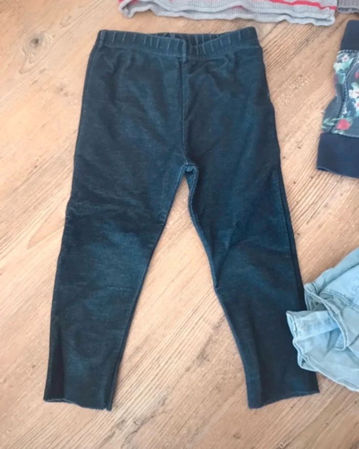 Lot de vêtements robe jupe legging - photo numéro 5