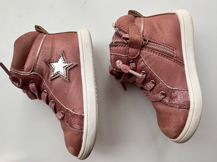 Lot de chaussures taille 19 à 22 - Puma, Minnie et autre - photo numéro 6