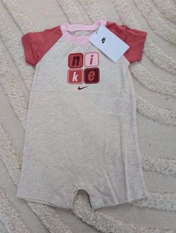 Grenouillère courte 9 mois Nike neuf