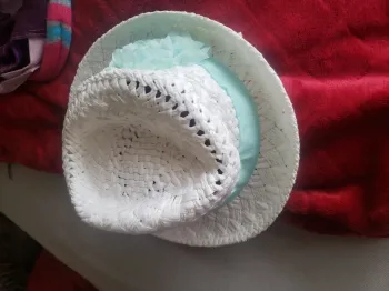 chapeau blanc