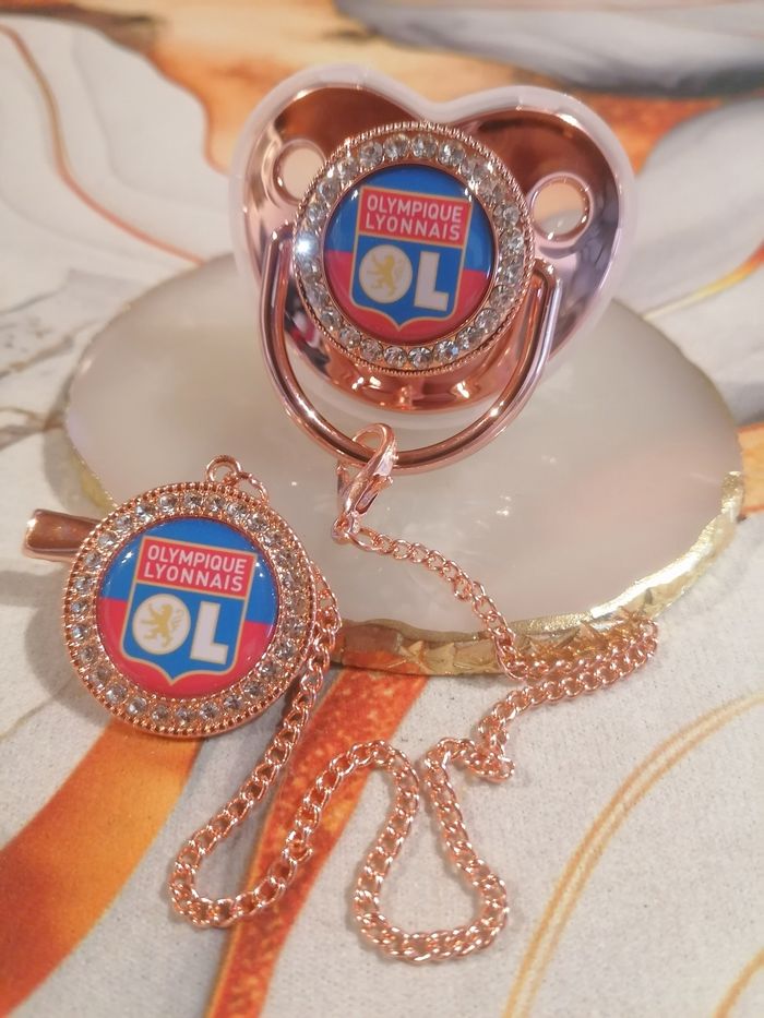 Tétine Olympique Lyonnais rose gold