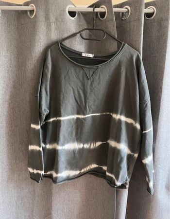 pull gris et blanc
