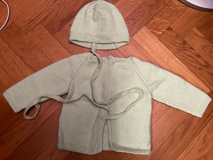 Brassière bébé naissance / 1mois vert anis avec bonnet - photo numéro 2