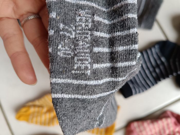 Lot de paire de chaussettes filles rayures et paillettes vertbaudet taille 27 30 - photo numéro 3