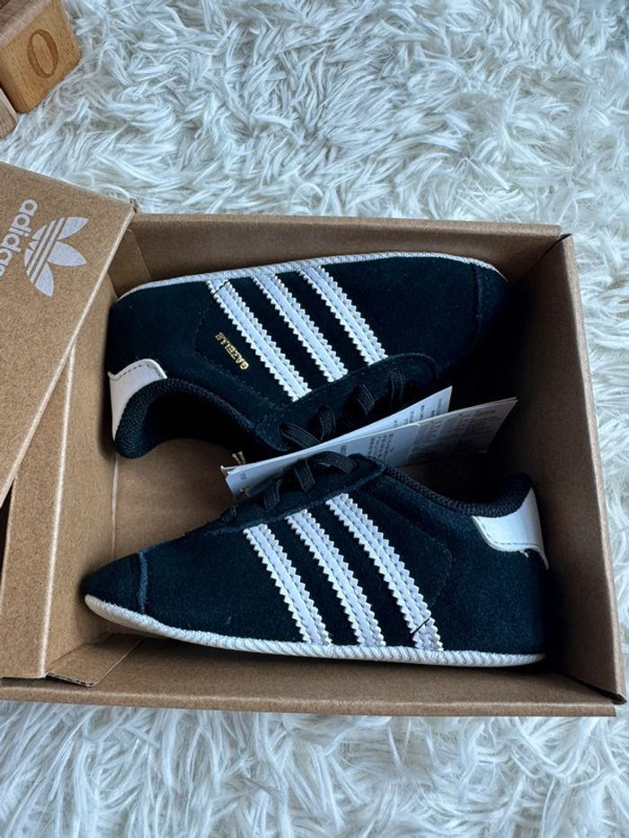 Paire de basket Adidas Gazelle Crib taille 21 - photo numéro 6