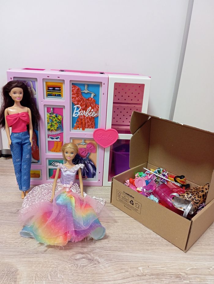 Lot barbie dressing