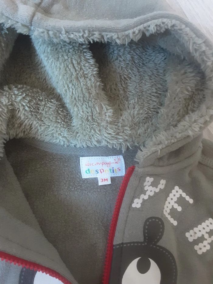 Veste en sweat kaki avec capuche fourrée 3 mois - photo numéro 2