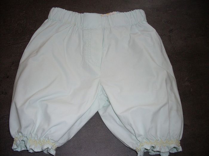 pantacourt fin 12 mois en très bon état
