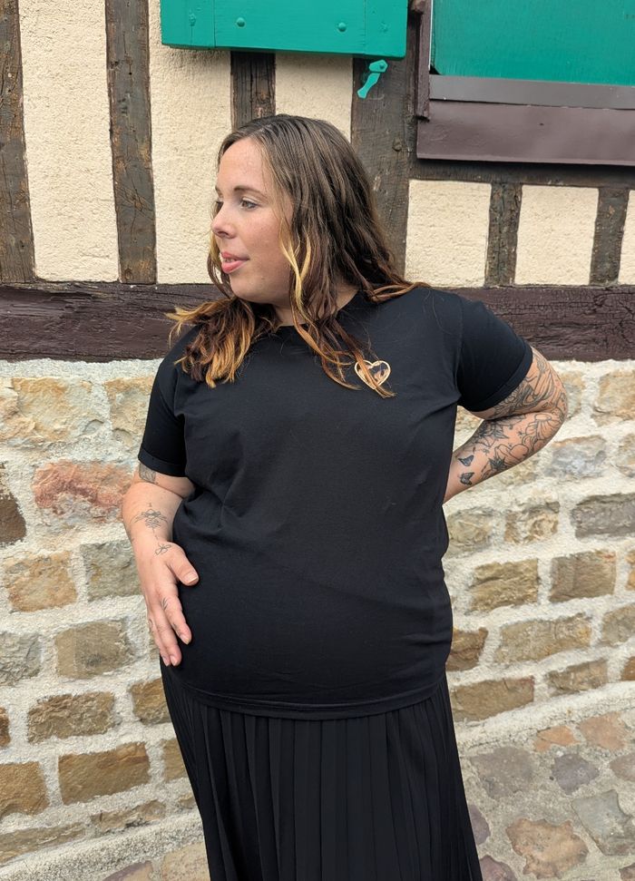 T-shirt Coeur noir/léopard col rond
Taille 44 - photo numéro 5