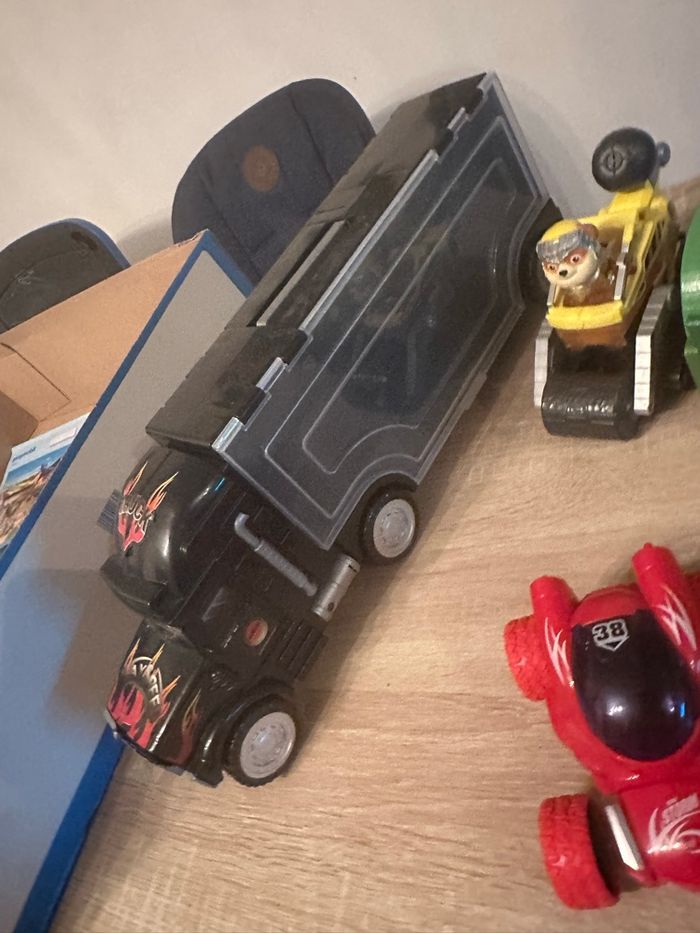 Lot voiture + voiture télécommandé - photo numéro 6