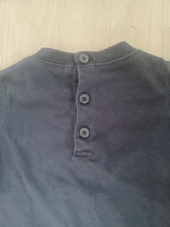 Lot petit pull et 1 t-shirt garçon 18 mois - photo numéro 8