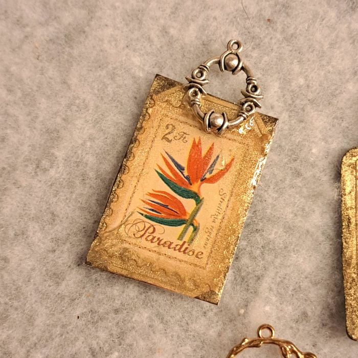 Lot de pendentif en résine vintage - photo numéro 4