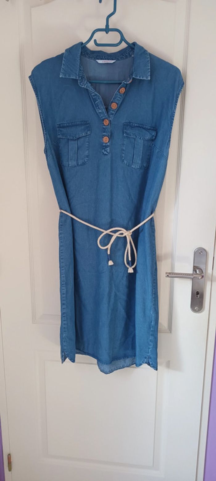 Robe couleur jean et ceinture