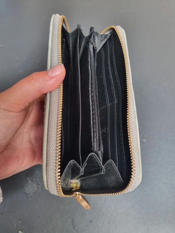 Portefeuille vert pale - photo numéro 3