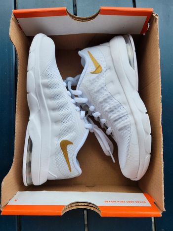 Nike air max invigor garçon Taille 27,5 neuves