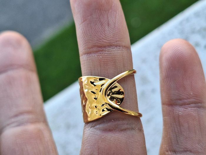 Bague Doré ouverte en acier inoxydable bague avec un design moderne et jolie, Ajustable - photo numéro 3
