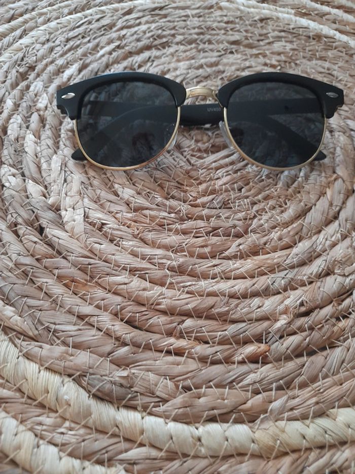 Lunettes de soleil noir et doré
