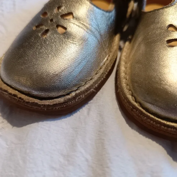 Chaussures dorées 27 - photo numéro 4
