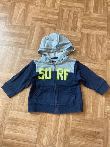 Veste à capuche et zip taille 12 mois Oshkosh