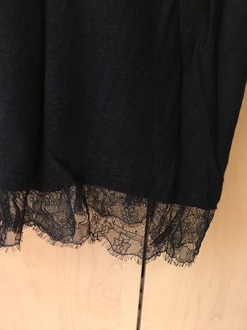 Joli pull noir à dentelles d’ In extenso taille S