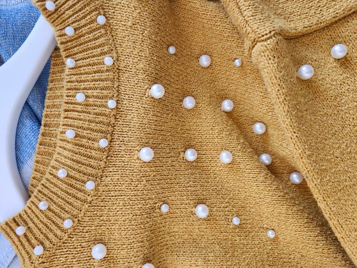 Pull Jennyfer taille L couleur moutarde avec perles - photo numéro 3