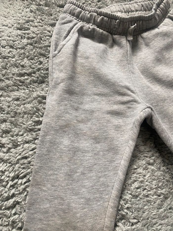 Jogging gris - photo numéro 3