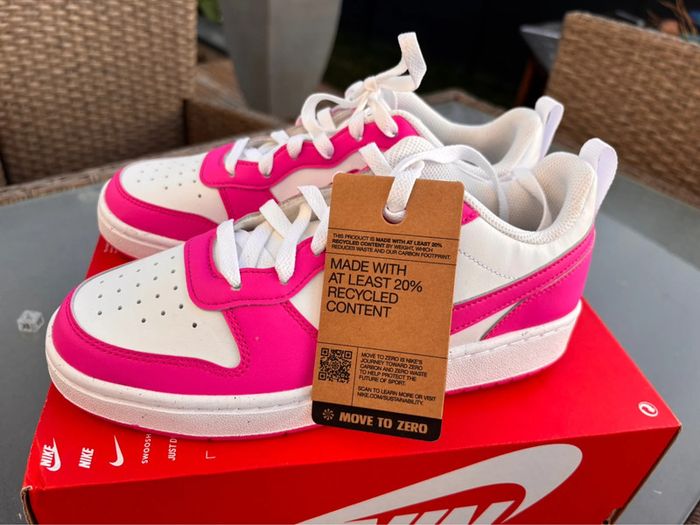 Baskets Nike P.38,5 Neuves - photo numéro 2