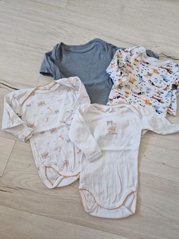 Lot de 4 bodie 12 mois
