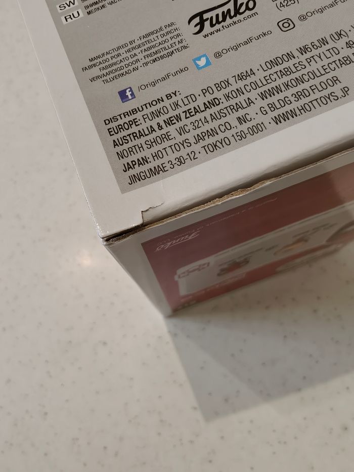 Lot de 2 Funko pop Marvel WEB Iron man 616 & Spiderman 617 (Exclu Disney Park) - photo numéro 7