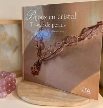 Livre cartonné bijoux en cristal tissage de perles