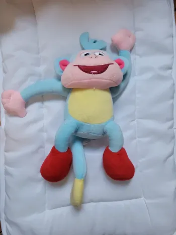 Peluche babouche de dora