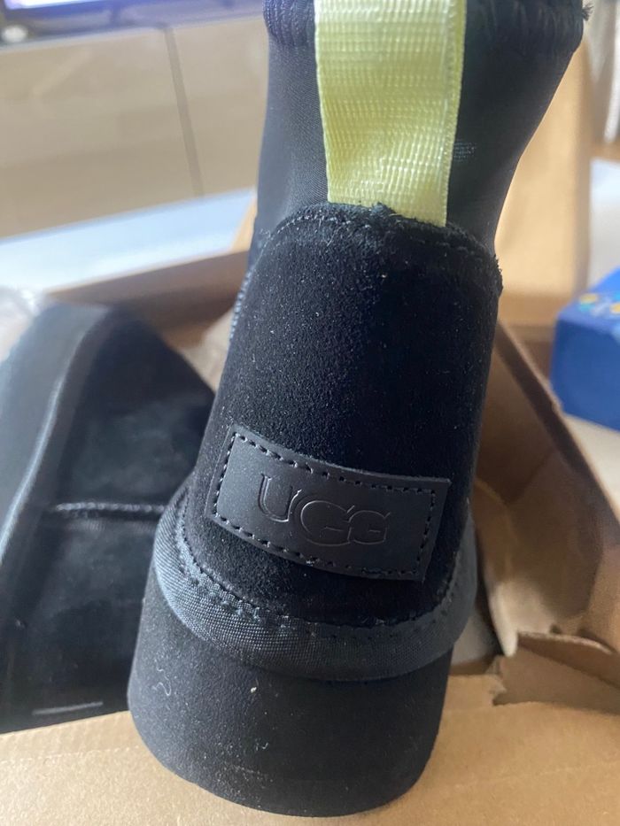 Ugg mini dipper taille 38 porté qu’une seul fois etat neuve - photo numéro 4