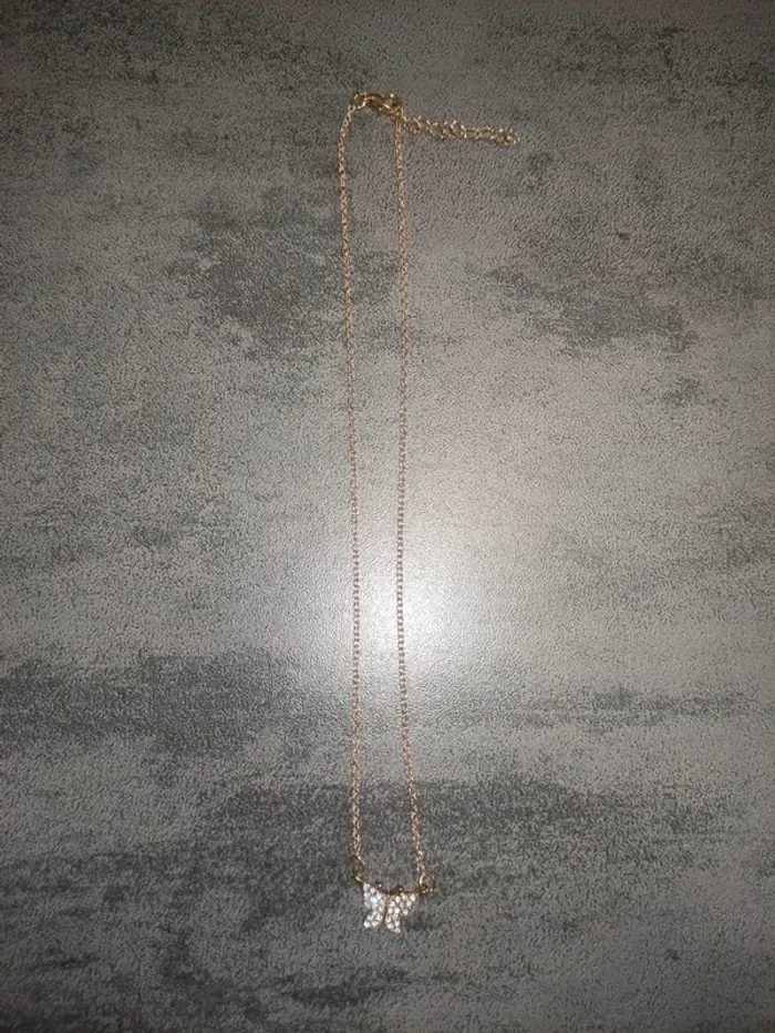 Collier papillon
