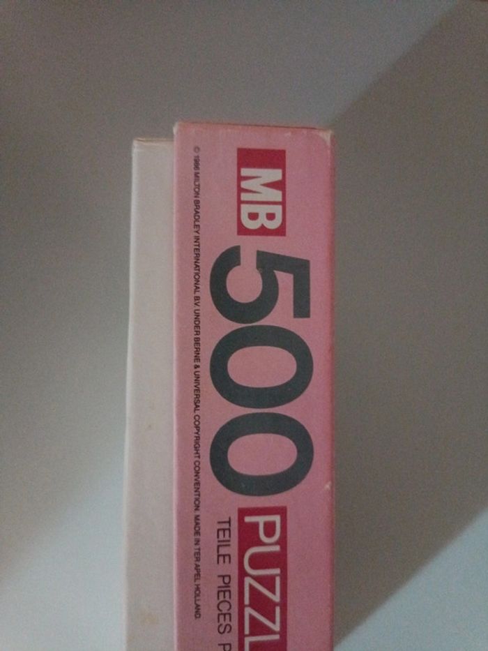 Puzzle MB Jeune fille au disco - photo numéro 3