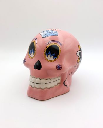 Tirelire tête de mort céramique rose Puckator style mexicain comme dans le film Coco hauteur 10 cm
