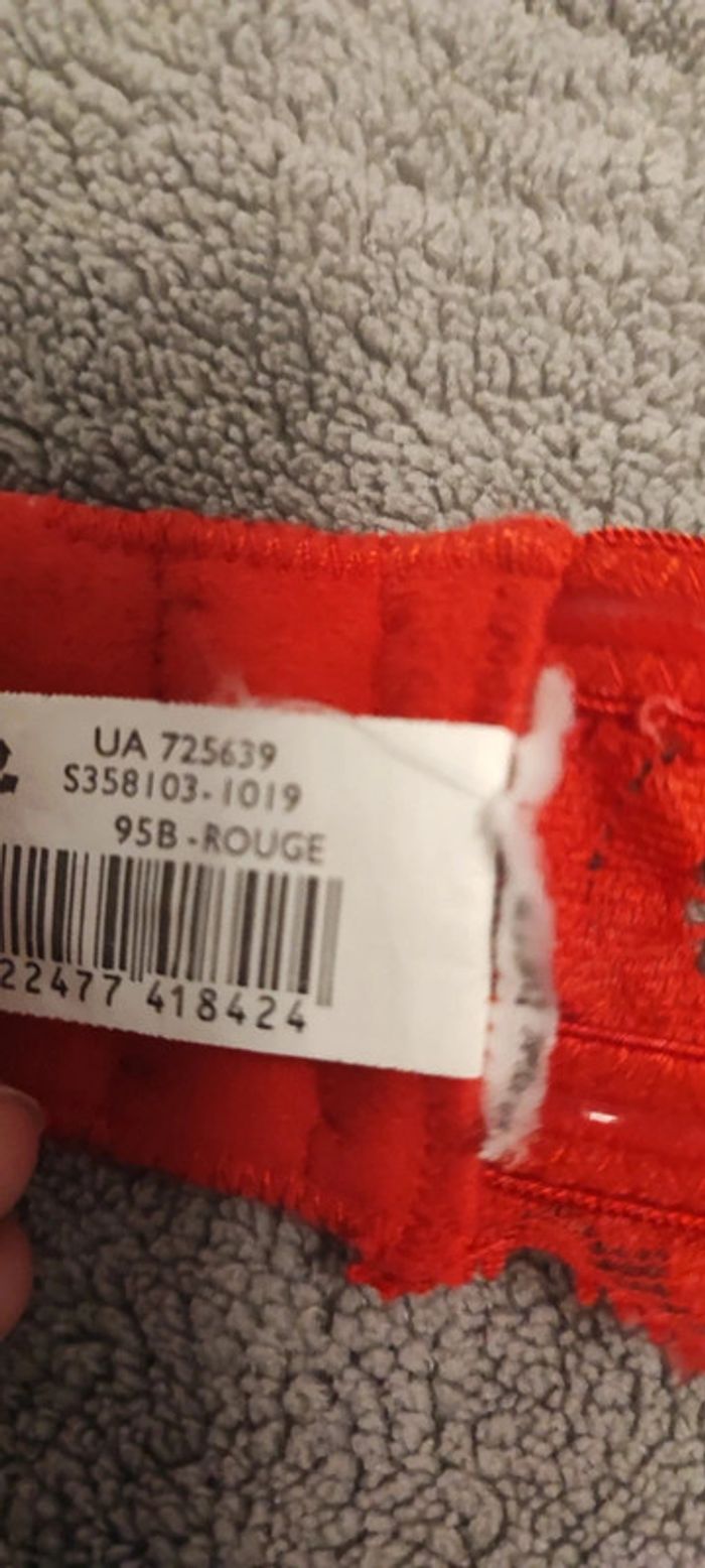 Soutien gorge rouge taille 95B - photo numéro 4