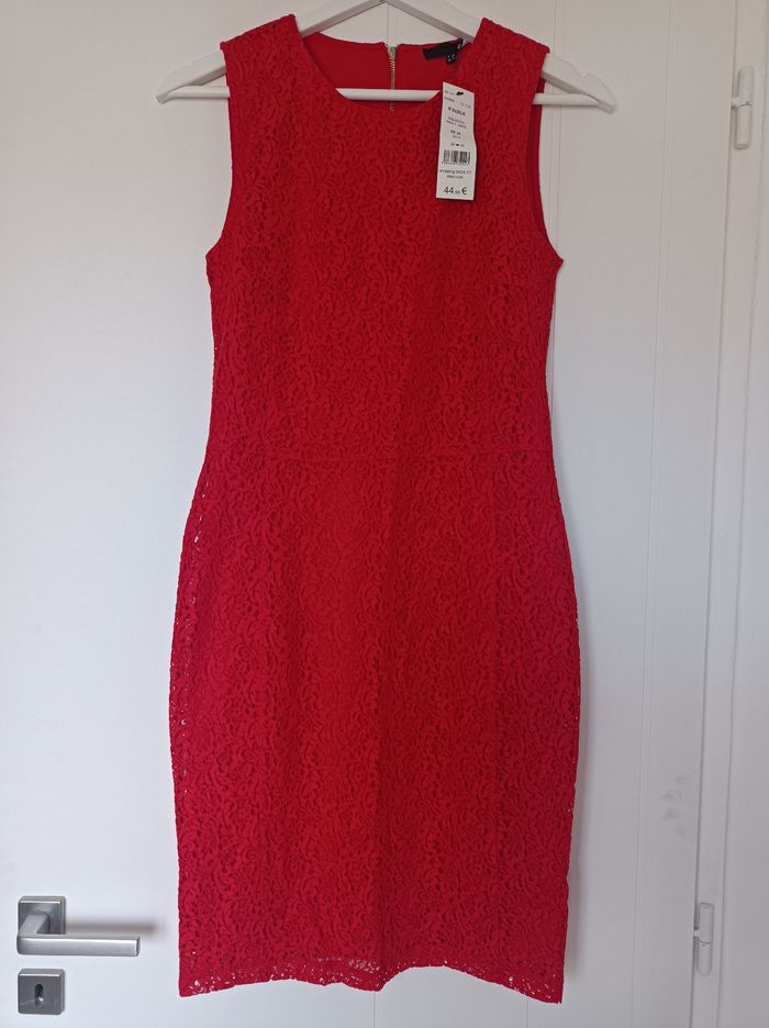 Robe dentelle rouge