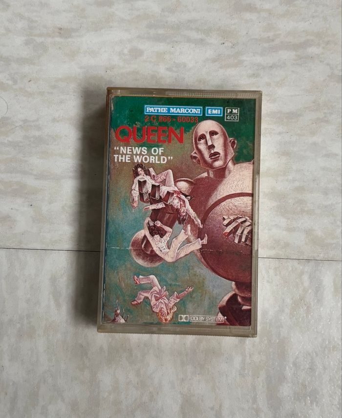 K7 cassette audio Queen - News of the world - photo numéro 2