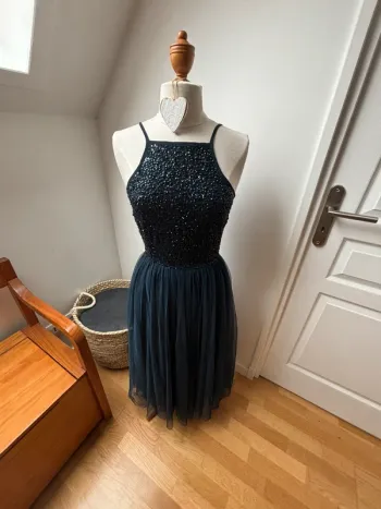 💙 Robe de soirée bleu marine Lace & Beads – T40 Prête à briller ?