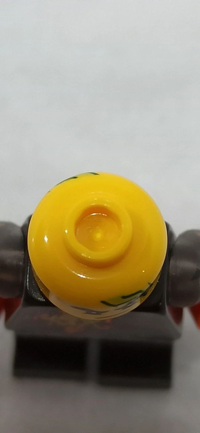 Figurine homme cole lego mains orange - photo numéro 7