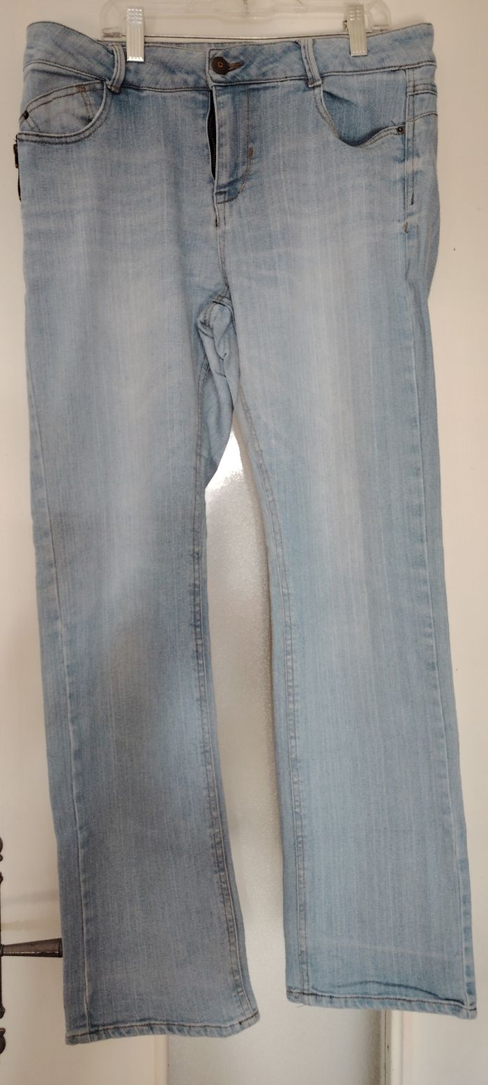 Jeans in extenso. Taille 42.