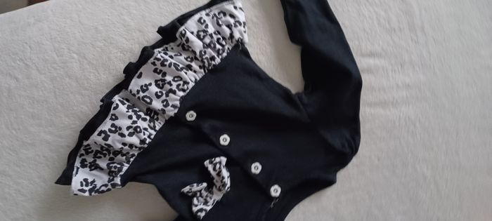 Très jolie petite veste bébé fille T 6 mois - photo numéro 2